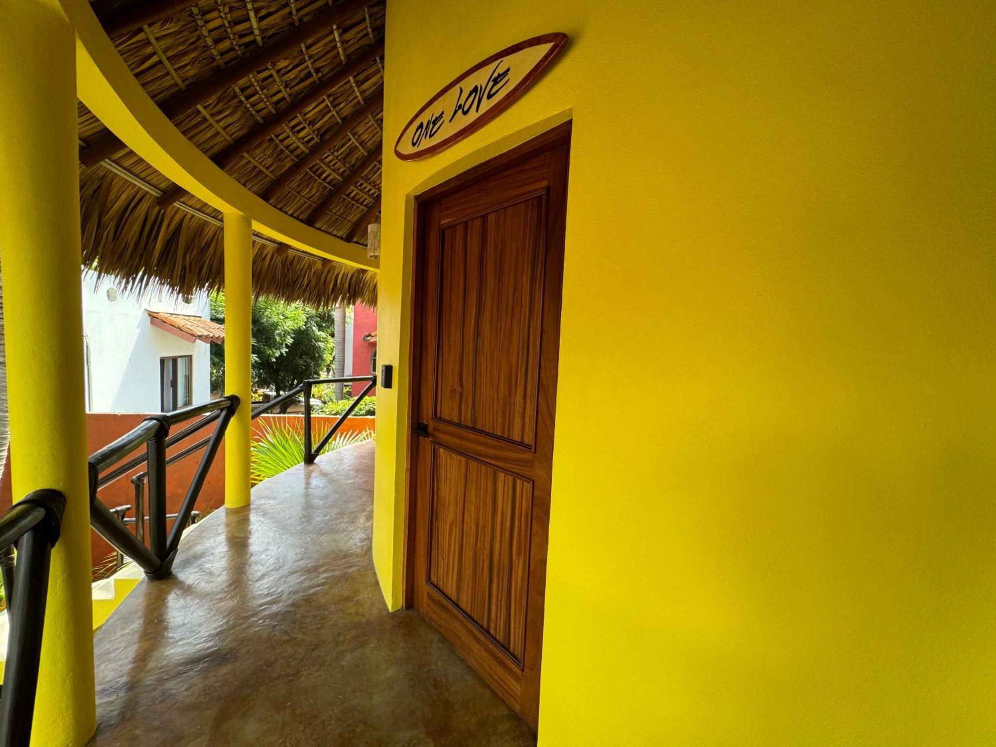 One Love Hostal Puerto Escondido ภายนอก รูปภาพ